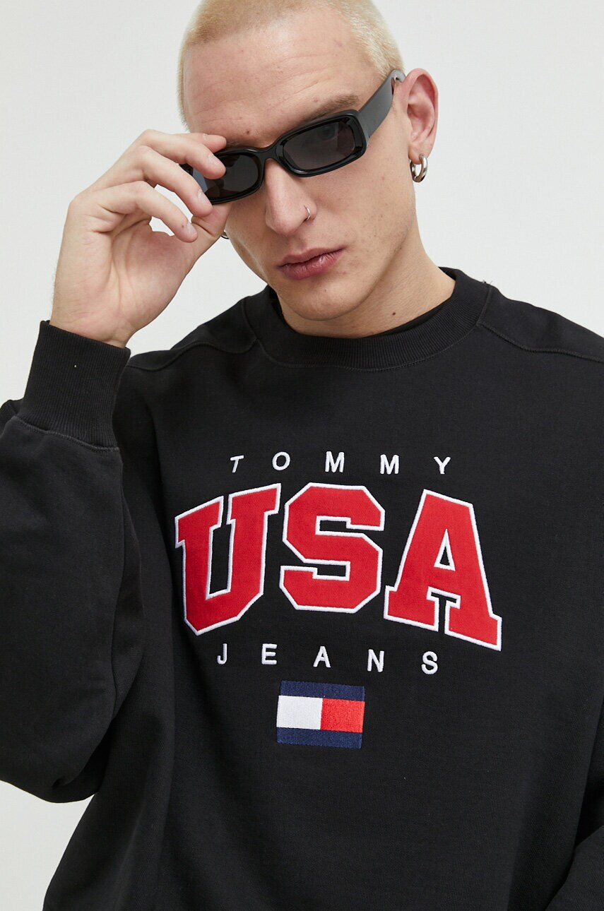 

Суичър Tommy Jeans в черно с апликация, Черен