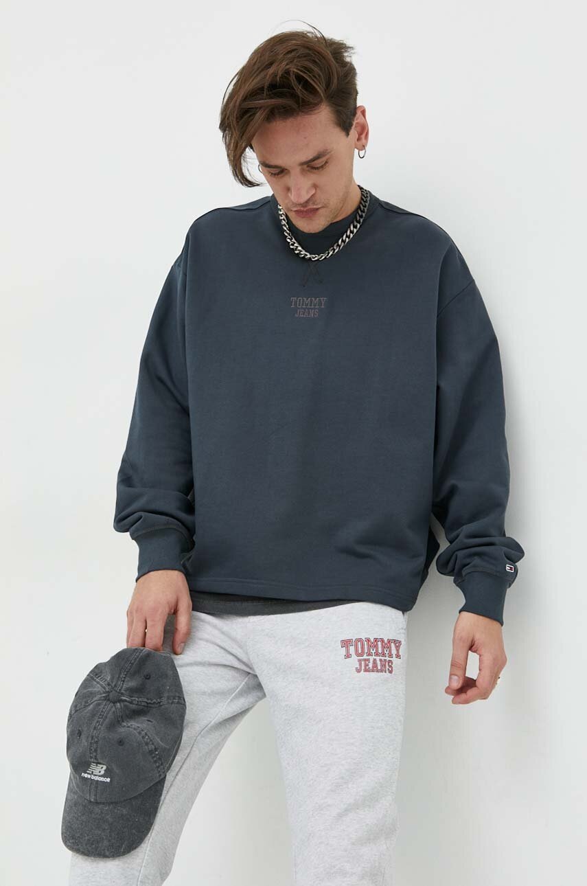 

Памучен суичър Tommy Jeans в сиво с апликация, Сив
