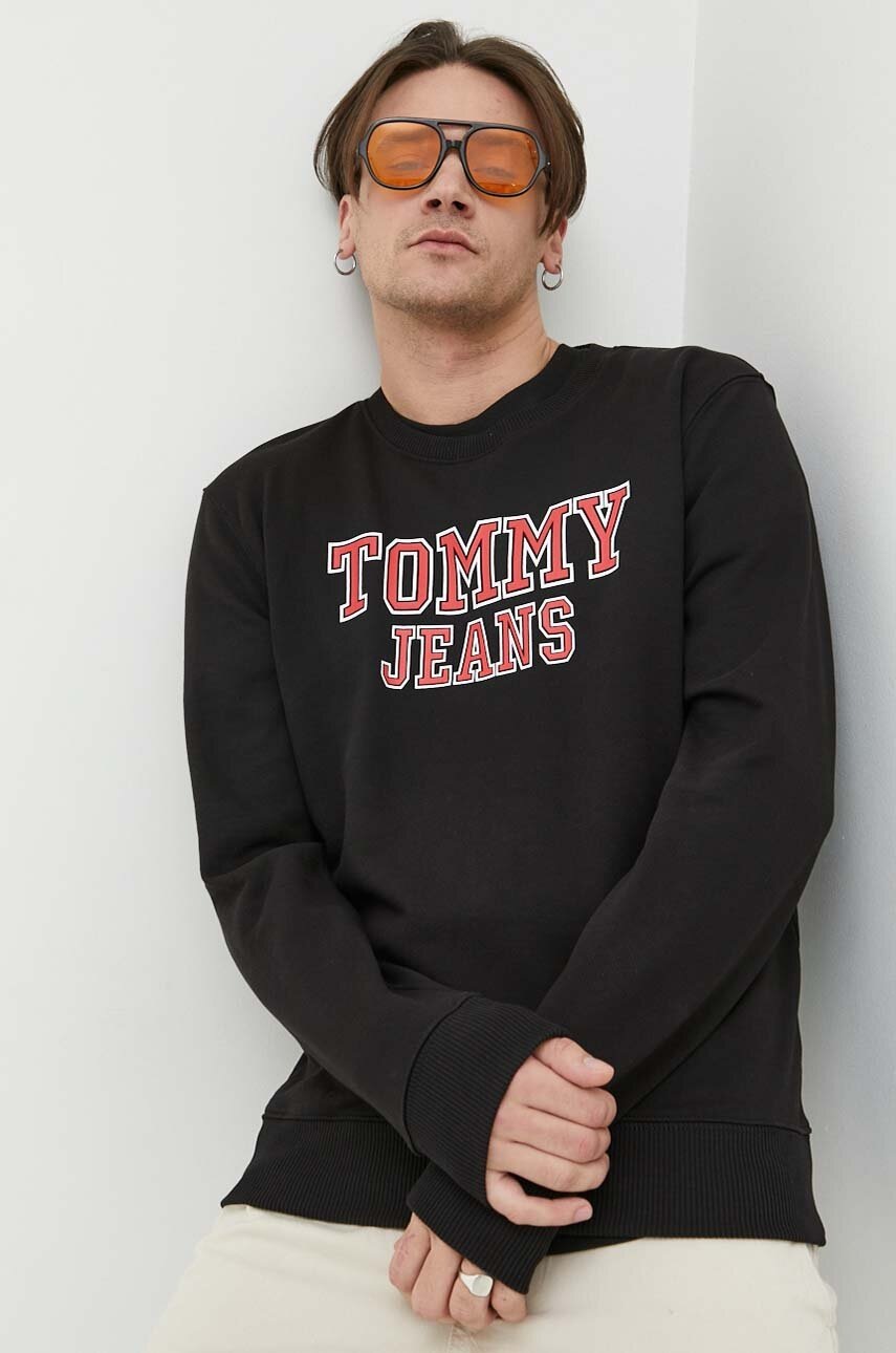

Памучен суичър Tommy Jeans в черно с принт, Черен