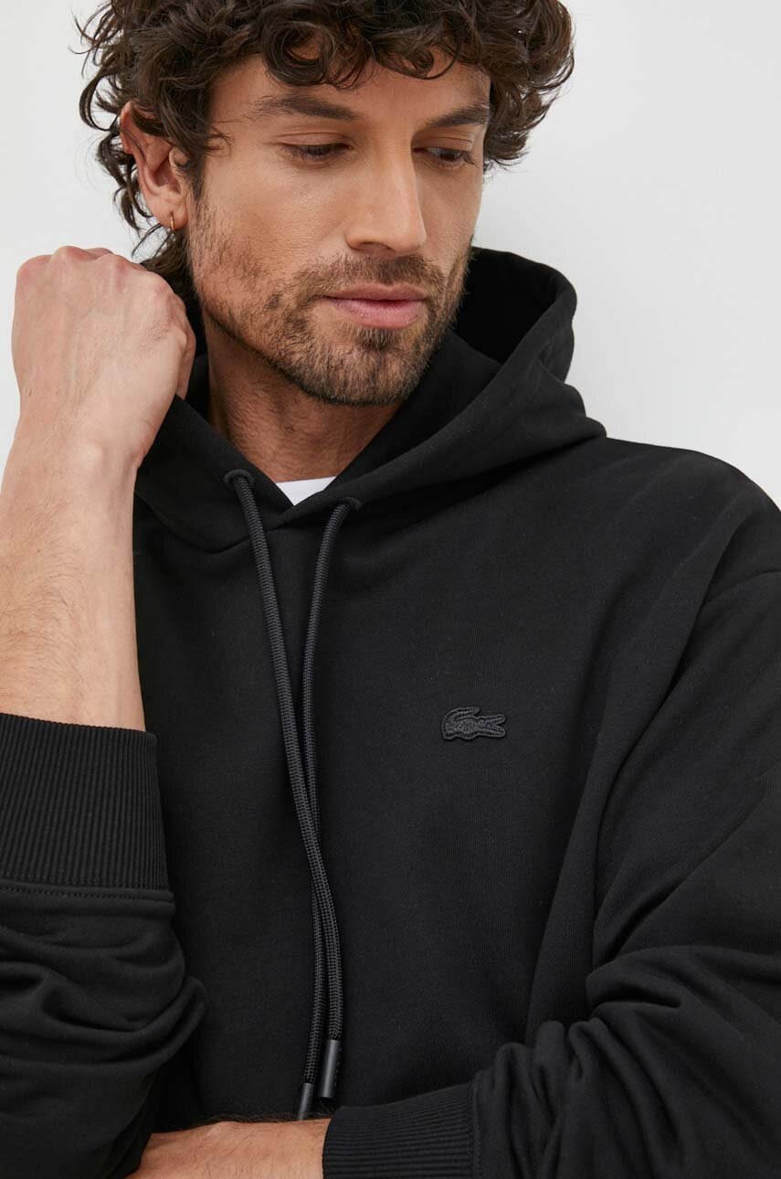 

Бавовняна кофта Lacoste x Netflix чоловіча колір чорний з капюшоном візерунок