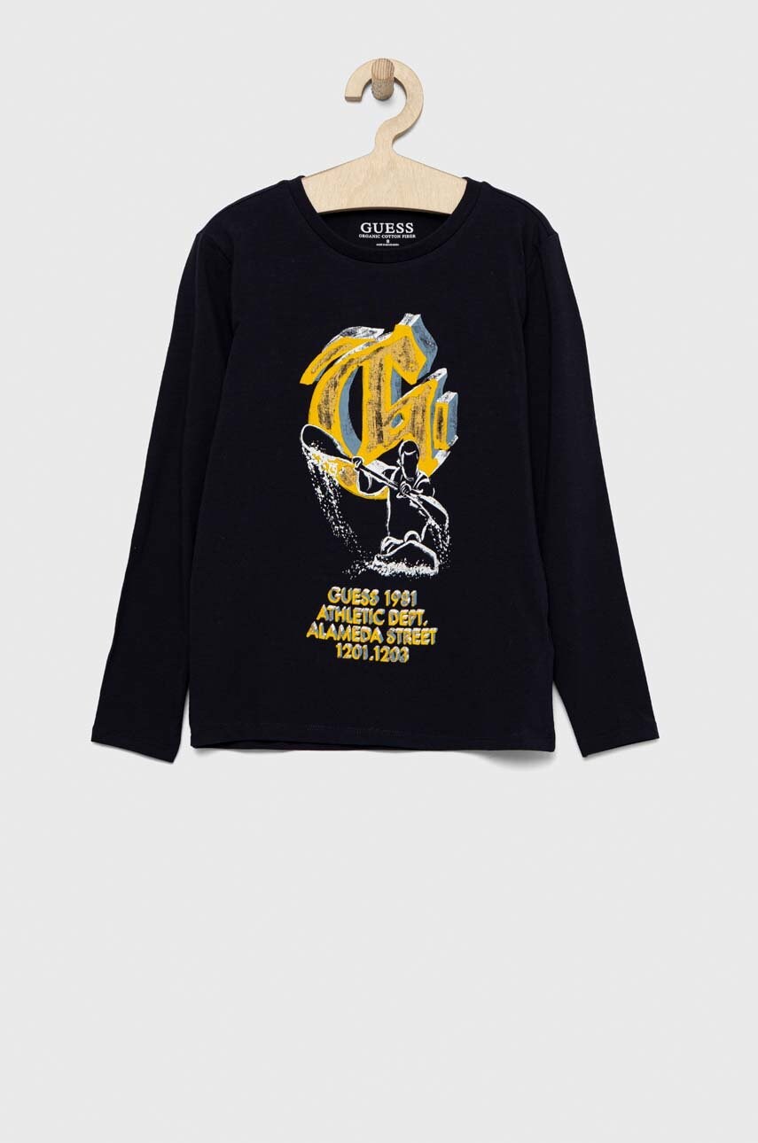 

Дитячий лонгслів Guess колір синій з принтом