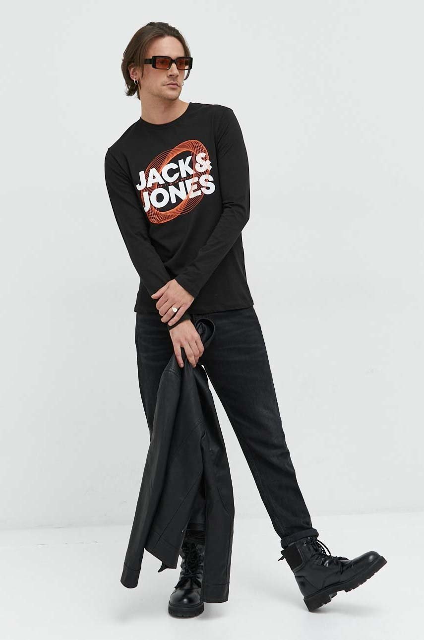 

Бавовняний лонгслів Jack & Jones JCOLUCA TEE LS CREW NECK FST колір чорний з принтом 12225444