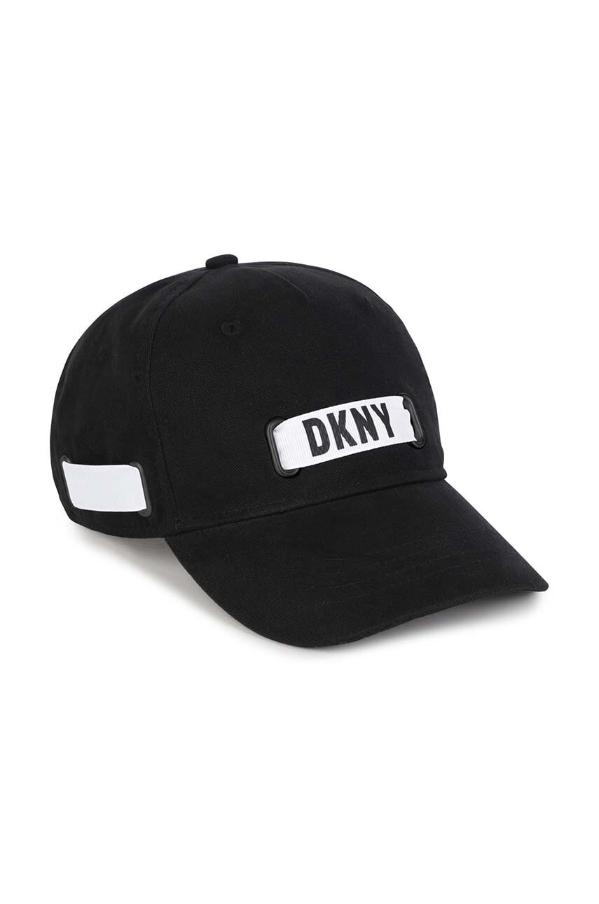 E-shop Dětská bavlněná čepice Dkny černá barva, s aplikací