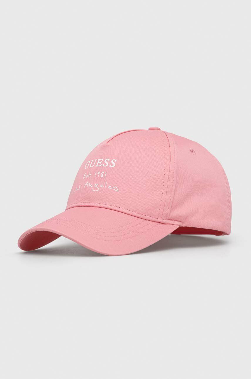 Levně Bavlněná baseballová čepice Guess růžová barva, s potiskem