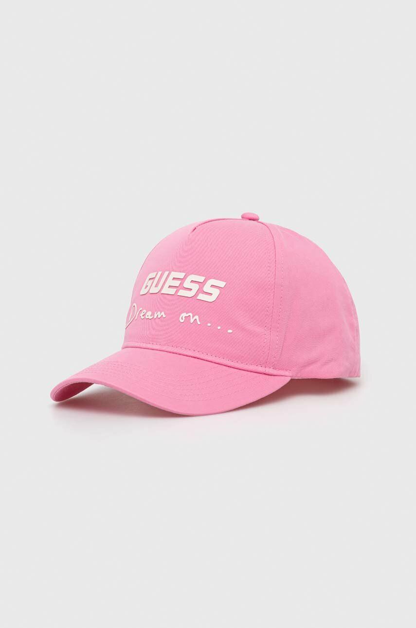Levně Bavlněná baseballová čepice Guess růžová barva, s aplikací