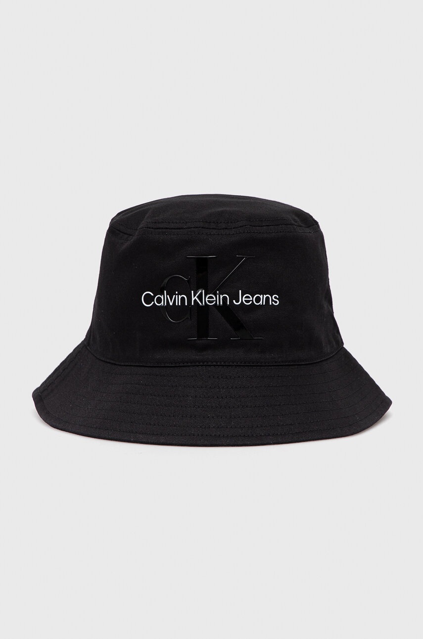 

Памучна капела Calvin Klein Jeans В черно от памук, Черен