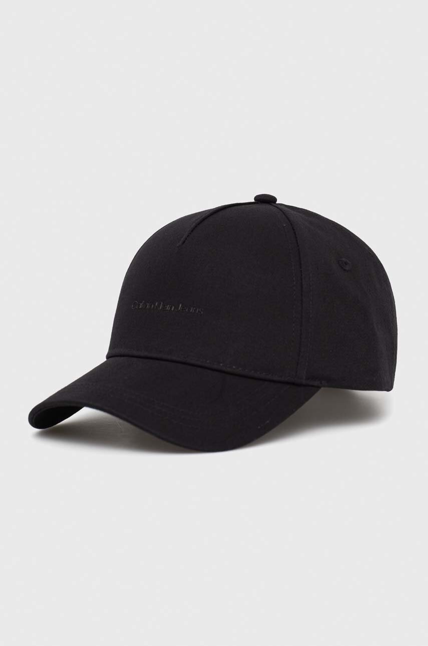 

Памучна шапка с козирка Calvin Klein Jeans в черно с изчистен дизайн, Черен