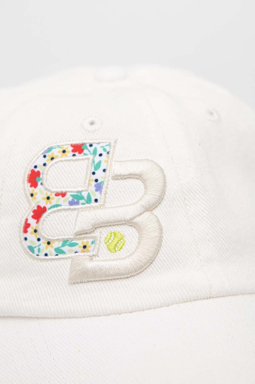 Детская хлопковая кепка United Colors of Benetton цвет белый с аппликацией Детская хлопковая кепка United Colors of Benetton цвет белый с аппликацией