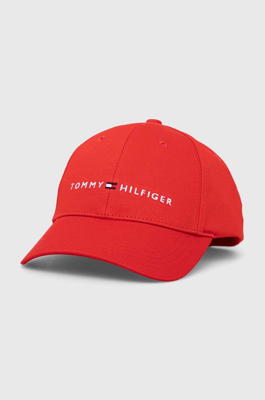 

Детска памучна шапка с козирка Tommy Hilfiger в червено с апликация, Червен