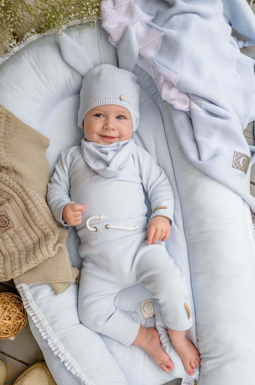 

Детска памучна шапка Jamiks BUGS в синьо с фина плетка от памук, Син