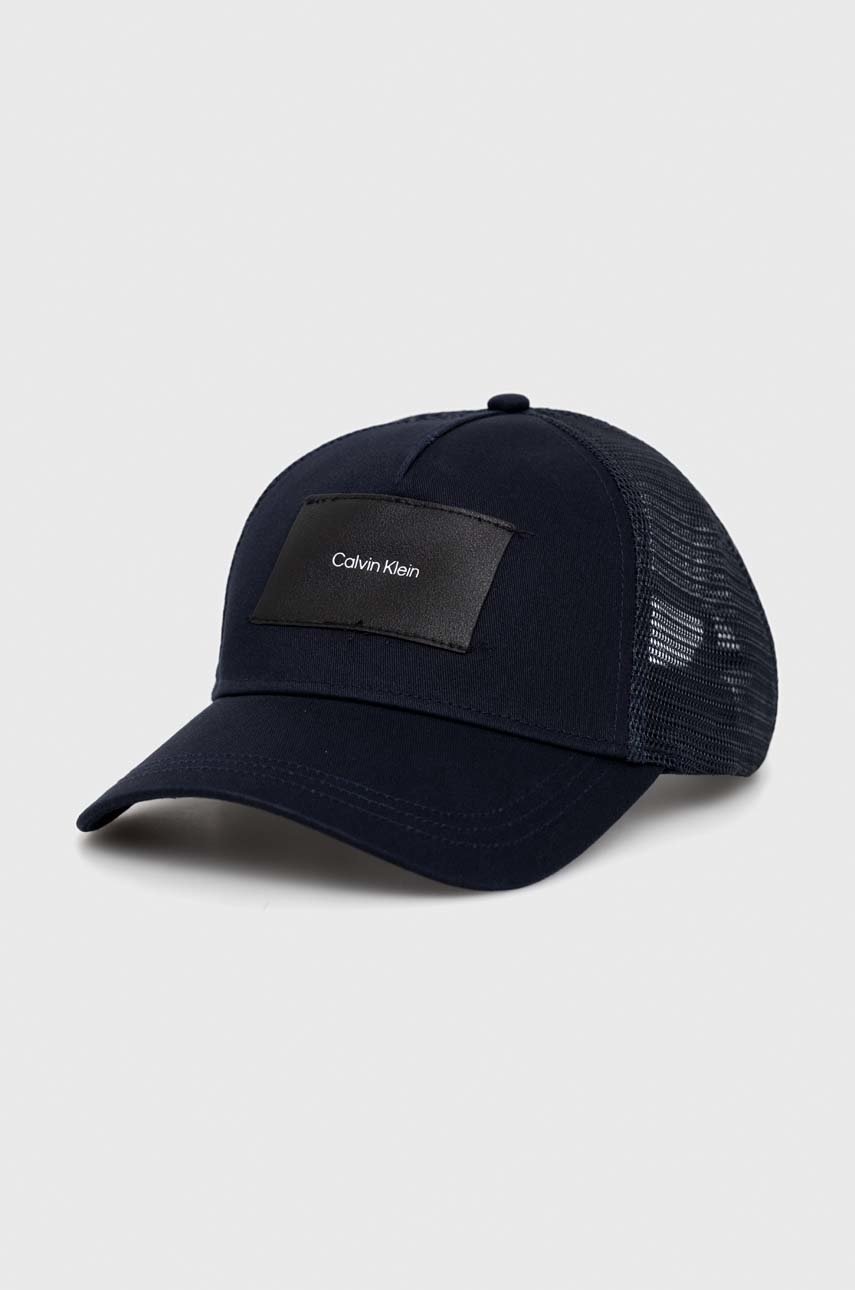

Шапка с козирка Calvin Klein в тъмносиньо с изчистен дизайн, Тъмносин