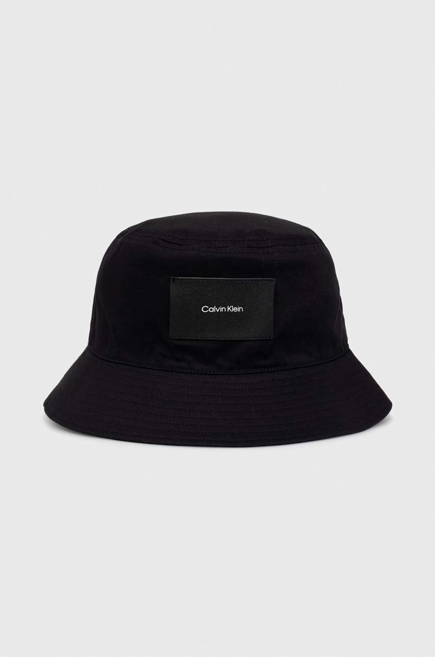 

Шапка Calvin Klein в черно от памук, Черен
