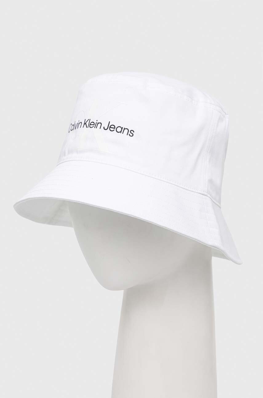 

Памучна капела Calvin Klein Jeans в бяло от памук, Бял