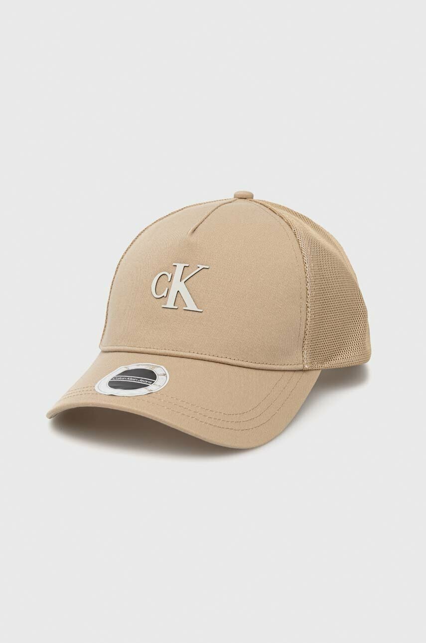 

Шапка с козирка Calvin Klein Jeans в черно с апликация, Бежов