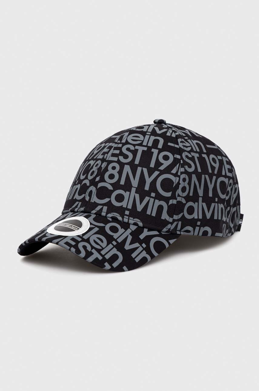 

Памучна шапка с козирка Calvin Klein Jeans в черно с десен, Черен