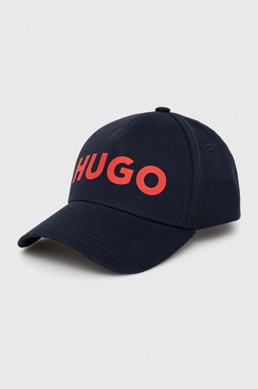Levně Bavlněná baseballová čepice HUGO tmavomodrá barva, s aplikací