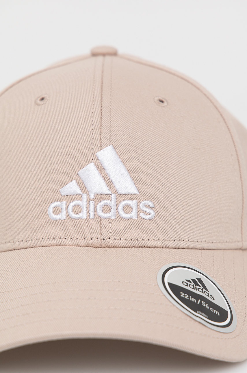 

Хлопковая кепка adidas Performance цвет бежевый с аппликацией