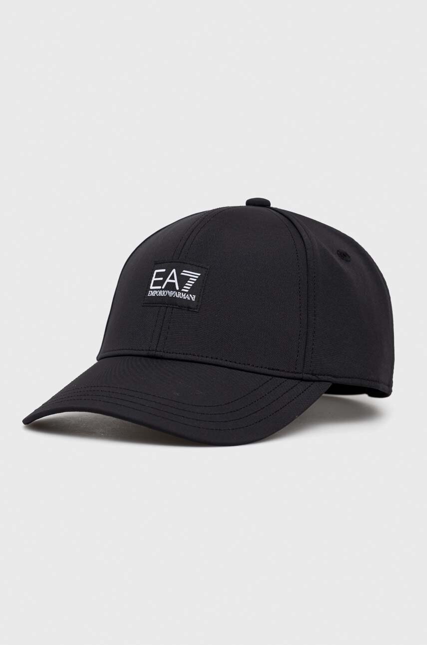 

Шапка с козирка EA7 Emporio Armani в черно с изчистен дизайн, Черен