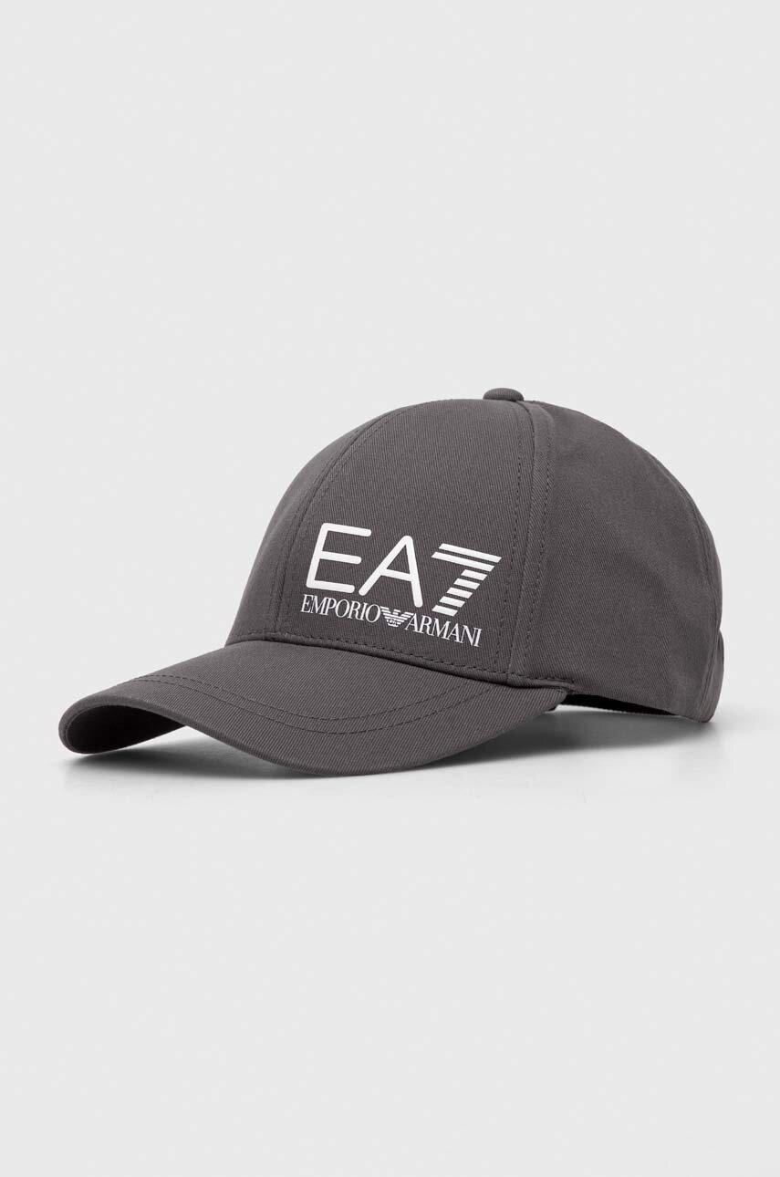 

Памучна шапка с козирка EA7 Emporio Armani в бяло с принт, Сив