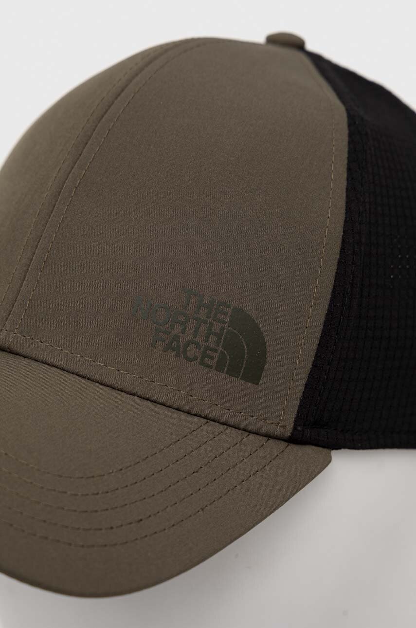 

Кепка The North Face Trail Trucker 2.0 колір зелений з принтом
