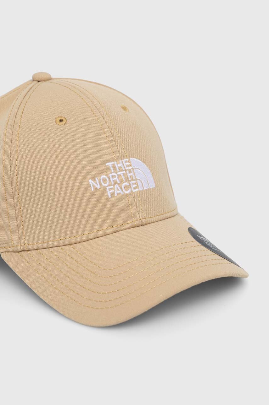 

Кепка The North Face колір бежевий з аплікацією
