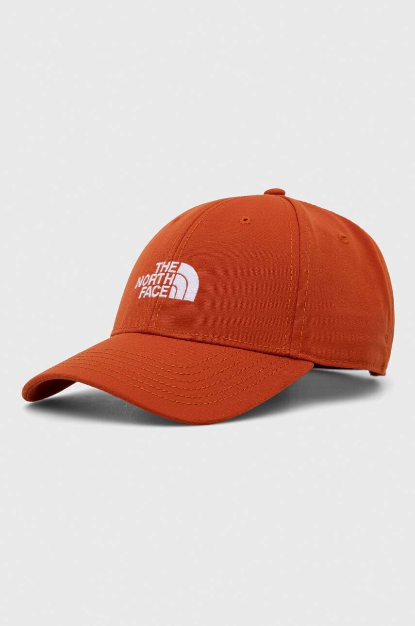 

Шапка с козирка The North Face в оранжево с апликация, Оранжев