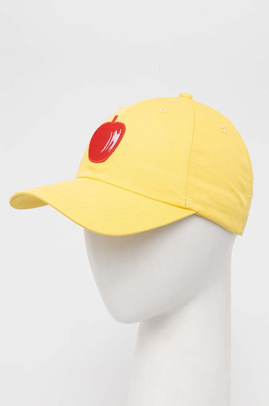 Levně Bavlněná baseballová čepice United Colors of Benetton žlutá barva, s aplikací