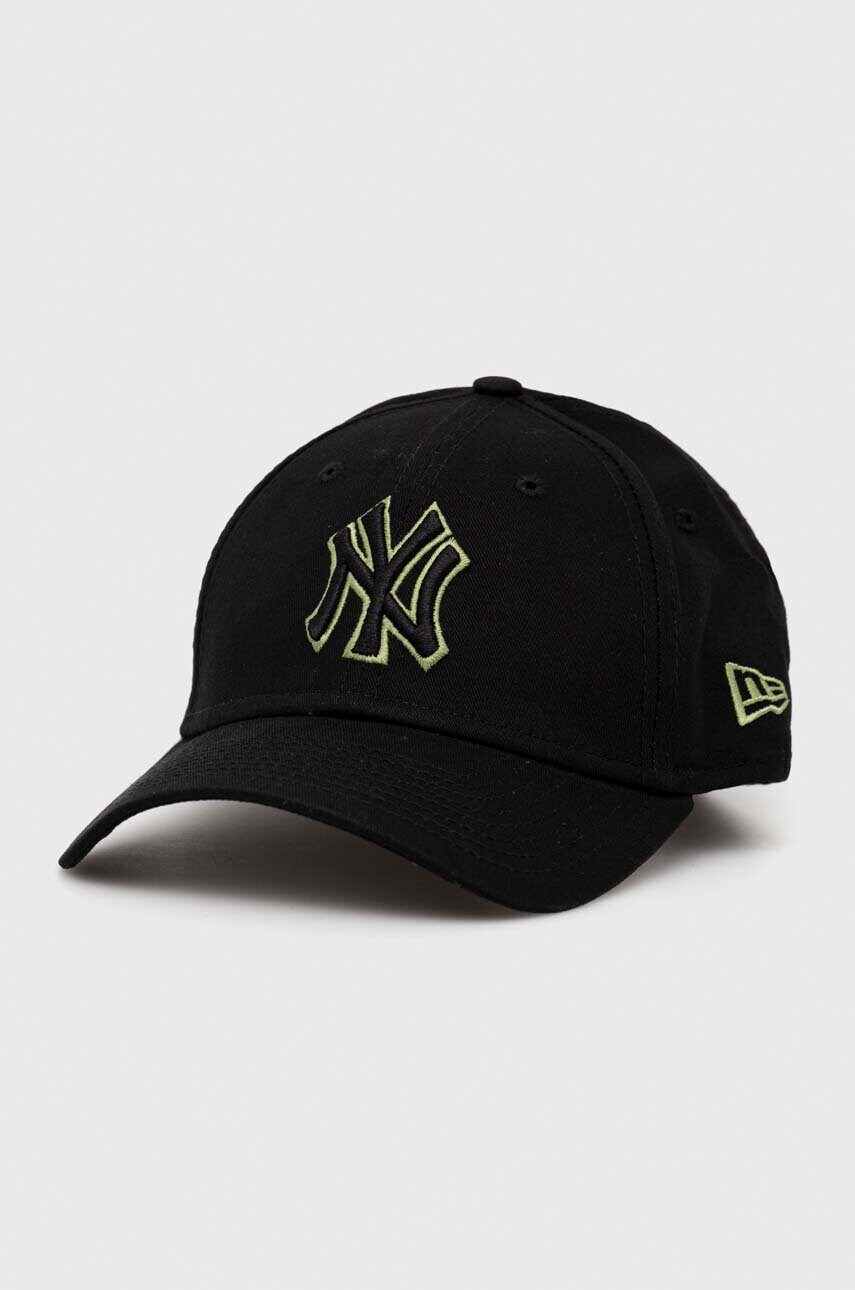 

Памучна шапка с козирка New Era в черно с апликация NEW YORK YANKEES, Черен