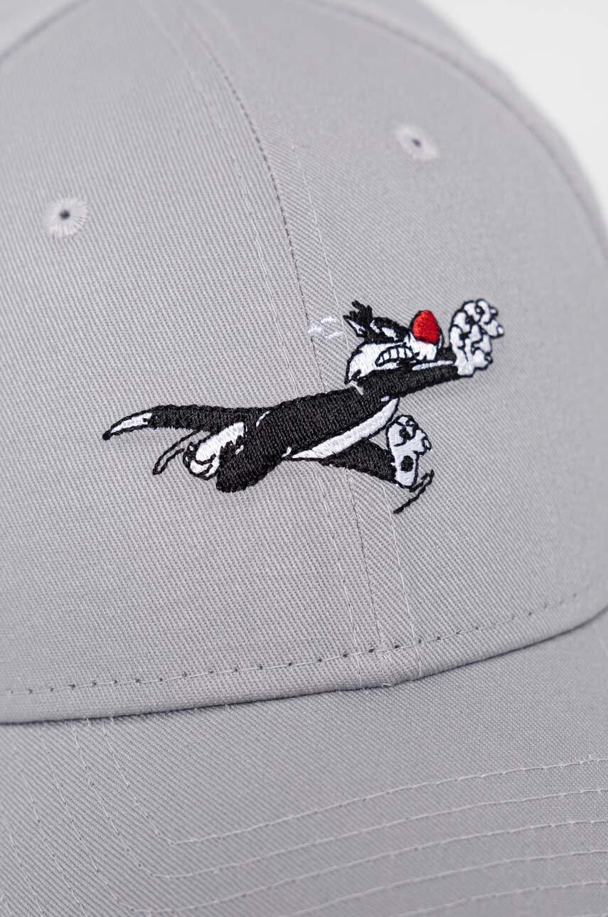 

Хлопковая кепка New Era цвет серый с принтом LOONEY TUNES