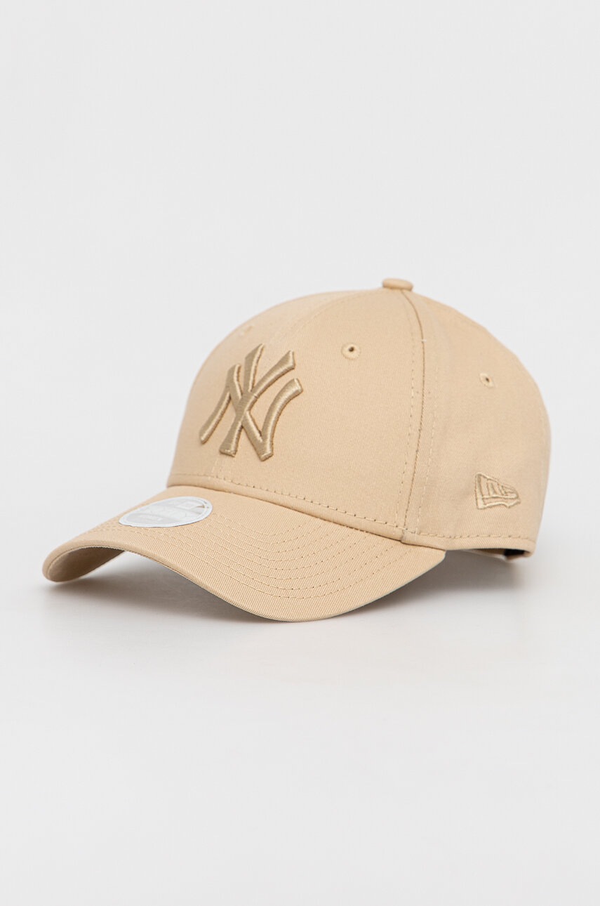 

Памучна шапка с козирка New Era в бежово с изчистен дизайн NEW YORK YANKEES, Бежов