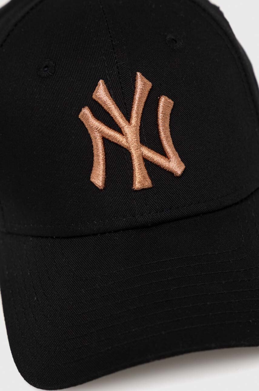

Бавовняна бейсболка New Era колір чорний з аплікацією NEW YORK YANKEES