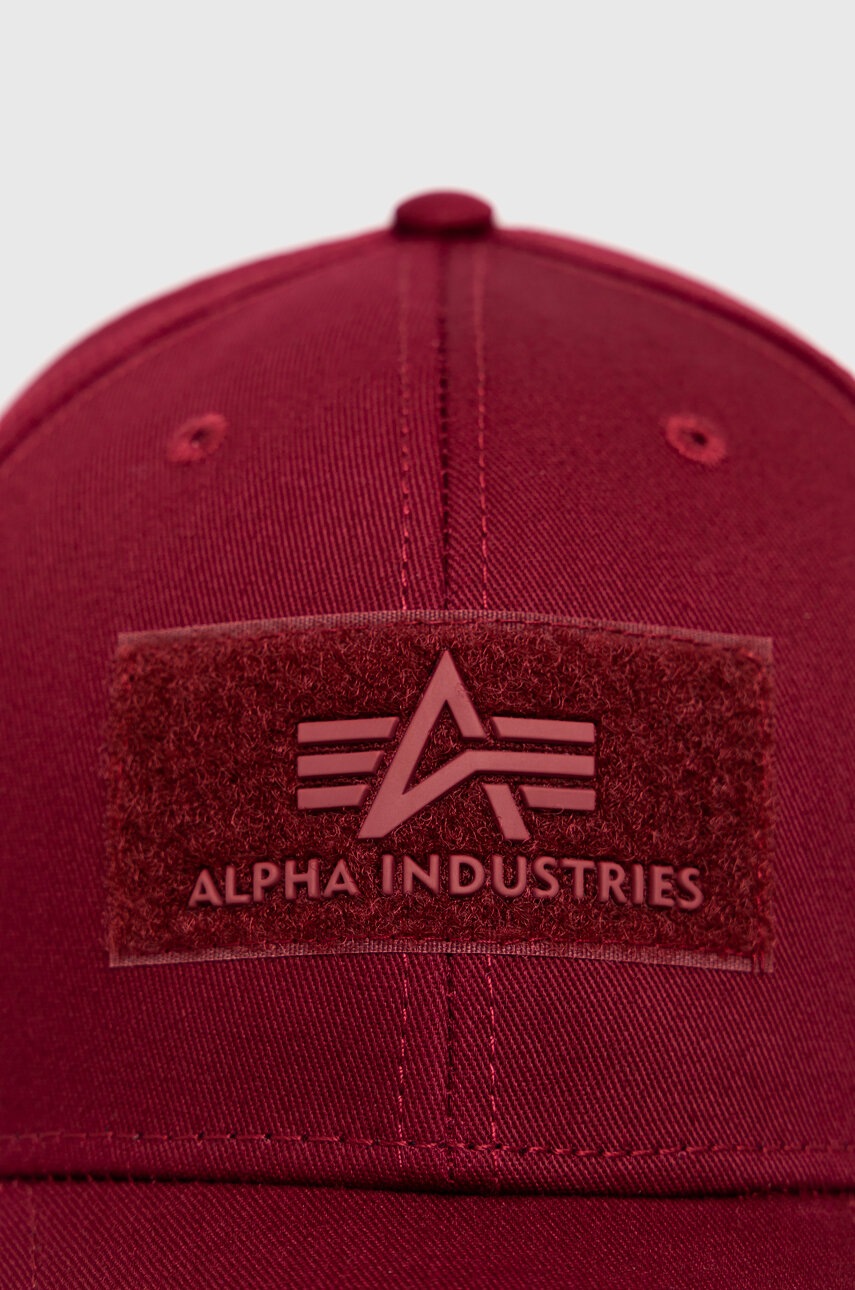 

Хлопковая шапка Alpha Industries цвет бордовый с аппликацией