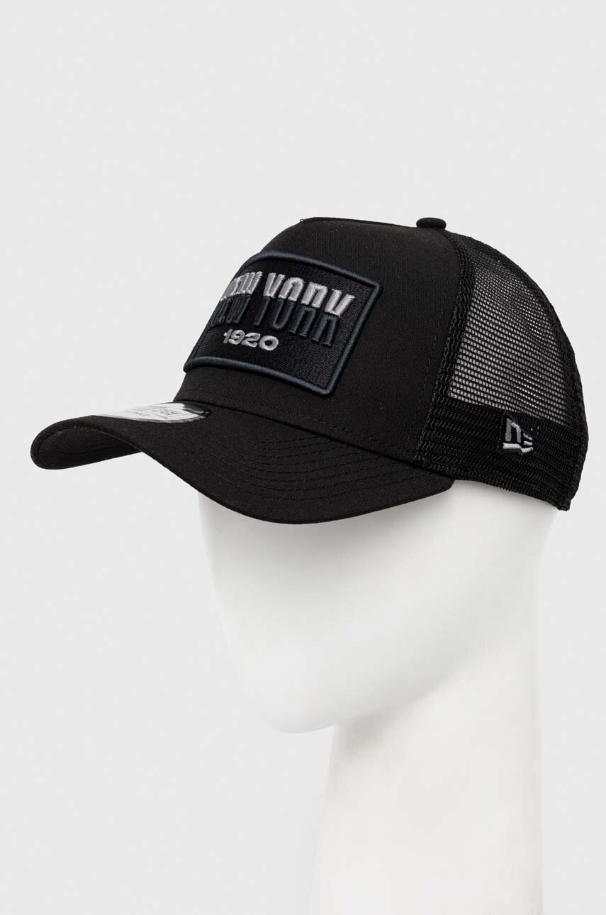 

Кепка New Era колір чорний з аплікацією