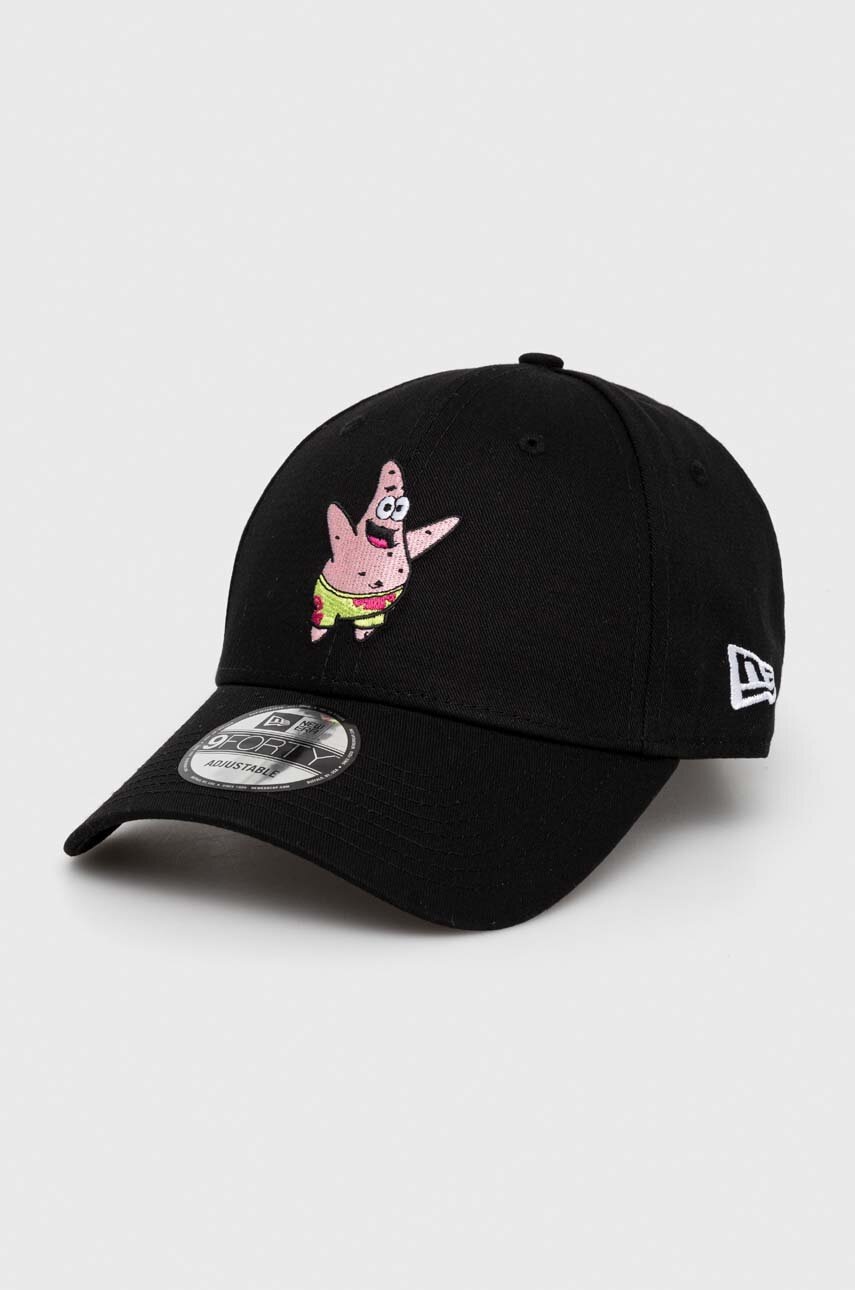 

Бавовняна бейсболка New Era колір чорний з аплікацією PATRICK STAR