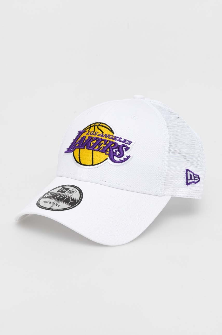 

Шапка с козирка New Era в бяло с апликация LOS ANGELES LAKERS, Бял