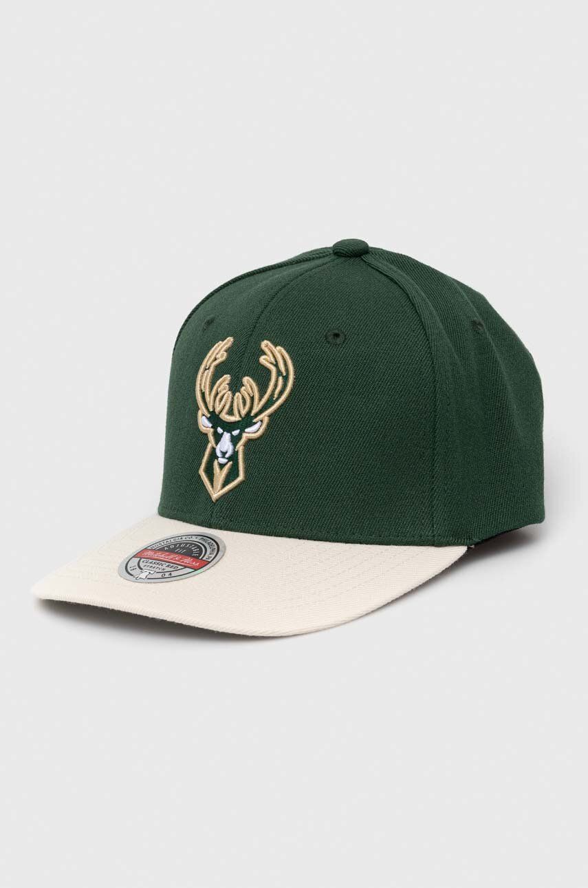 Čepice s vlněnou směsí Mitchell&Ness Milwaukee Bucks zelená barva, s aplikací - zelená -  82 % 
