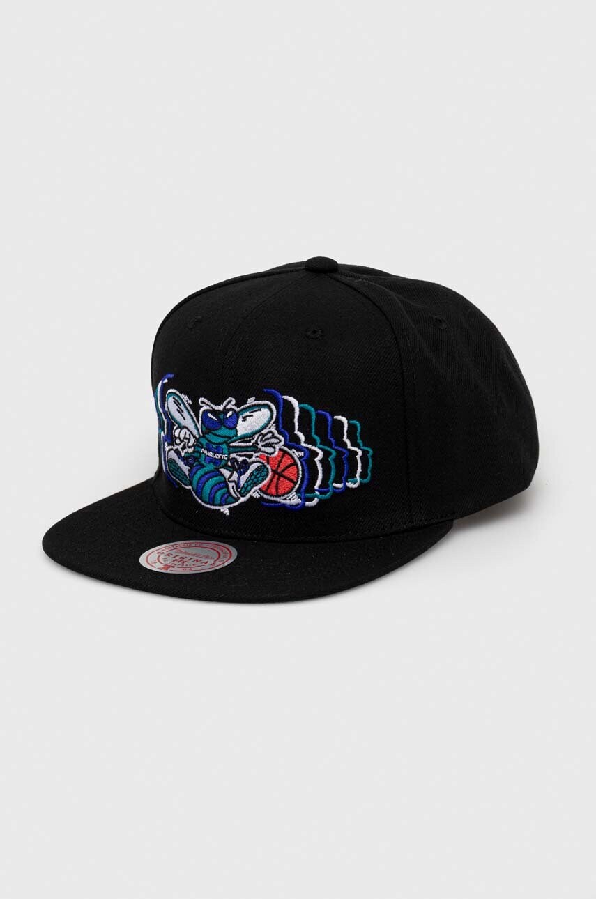 Kšiltovka Mitchell&Ness Charlotte Hornets černá barva, s aplikací