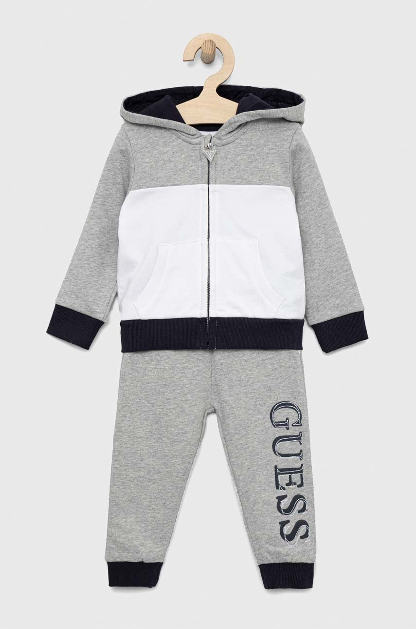 

Дитячий бавовняний костюм Guess колір сірий