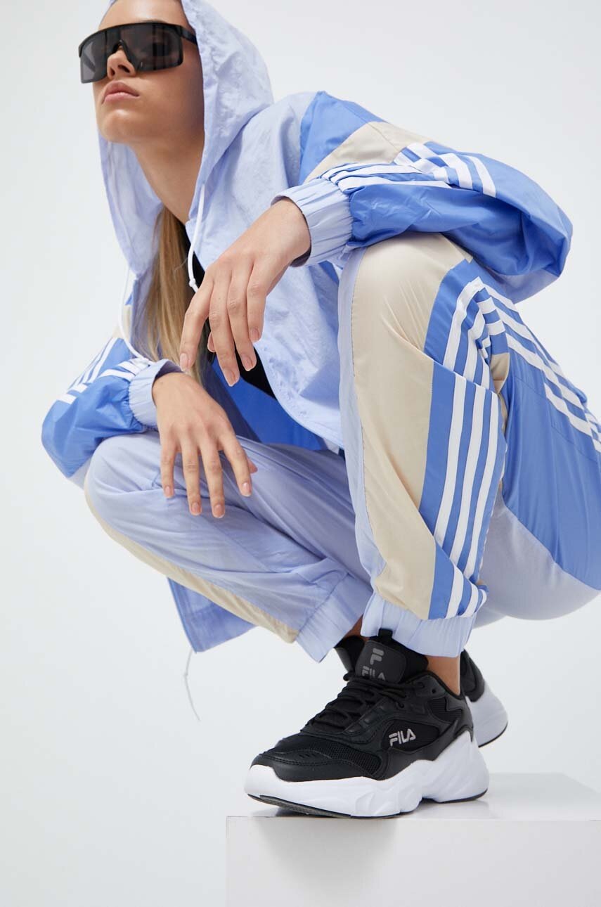 

Спортивный костюм adidas женский