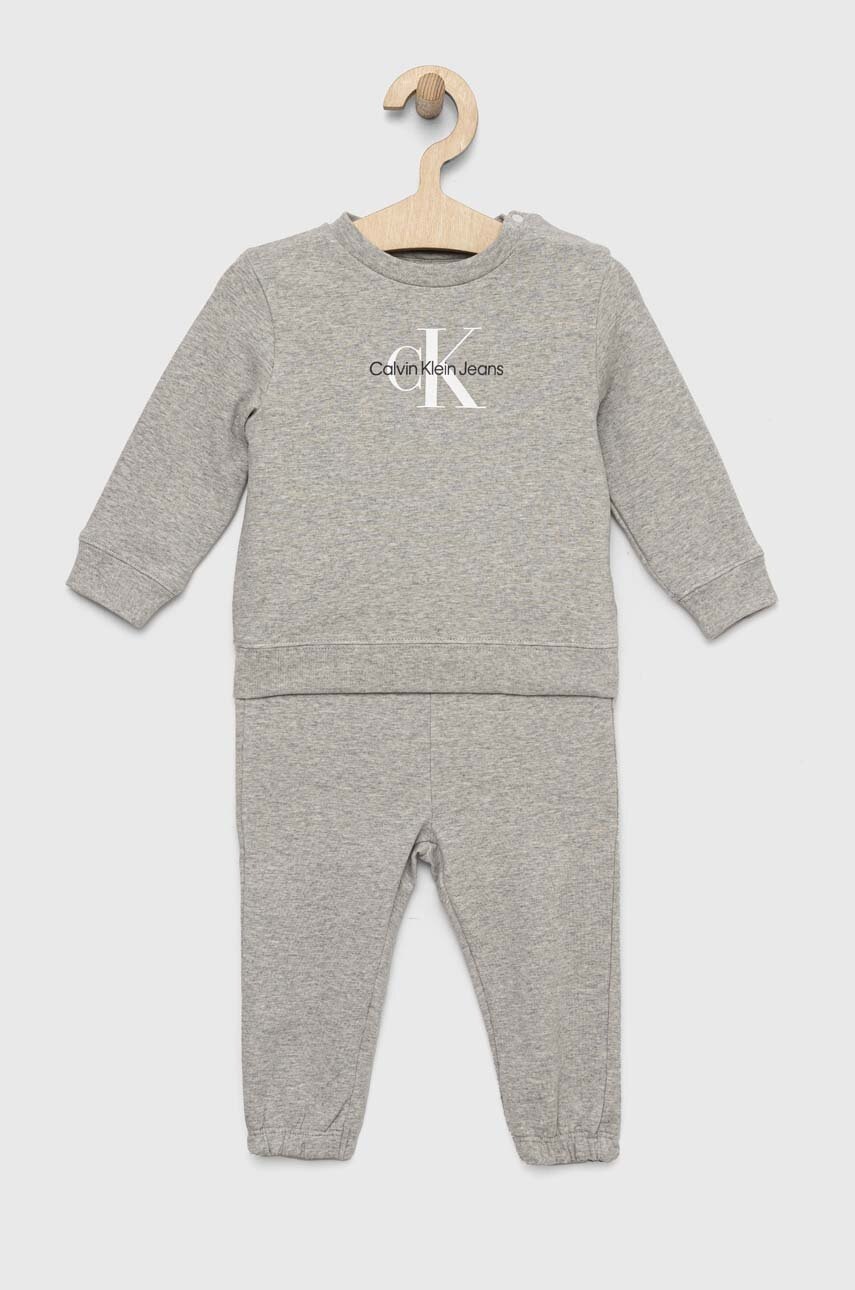 

Детски комплект Calvin Klein Jeans в сиво, Сив