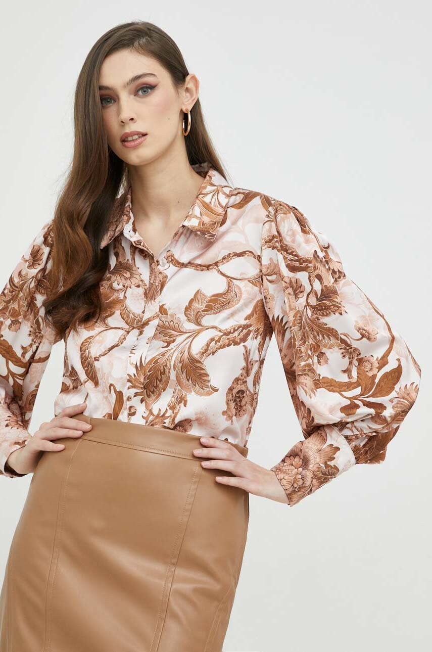 

Сорочка Guess жіноча колір коричневий regular класичний комір
