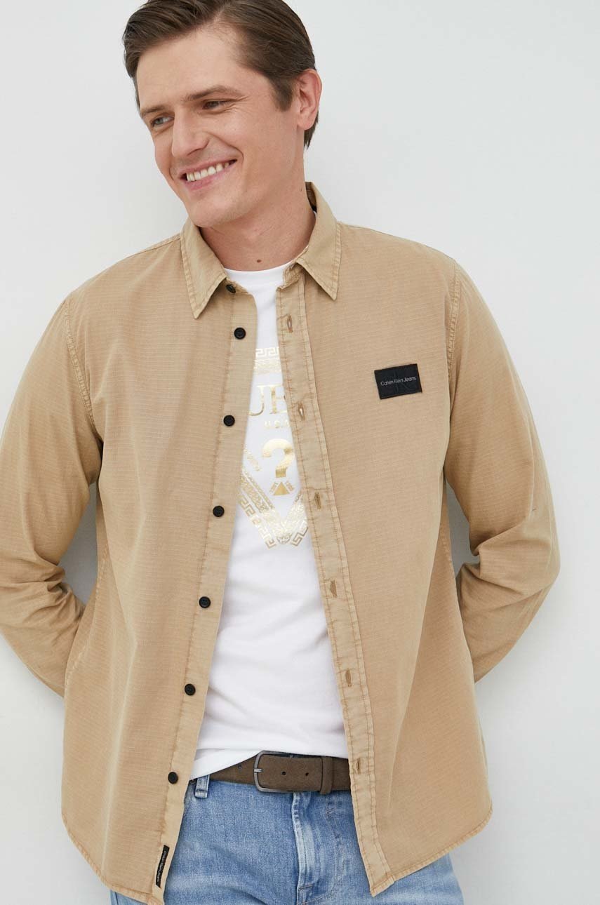 

Памучна риза Calvin Klein Jeans мъжка в бежово със стандартна кройка с класическа яка, Бежов