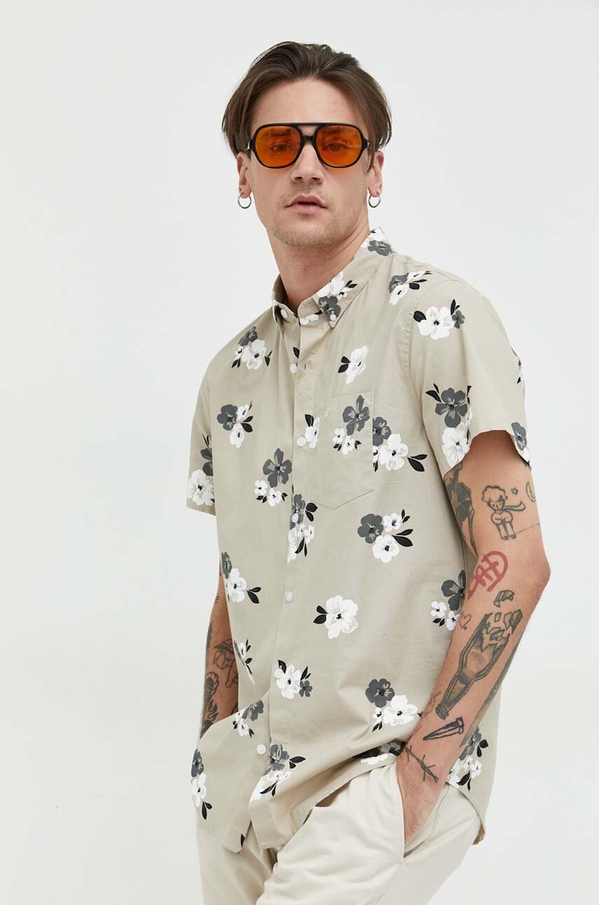 

Риза Hollister Co. мъжка в бежово със стандартна кройка с яка с копче, Бежов
