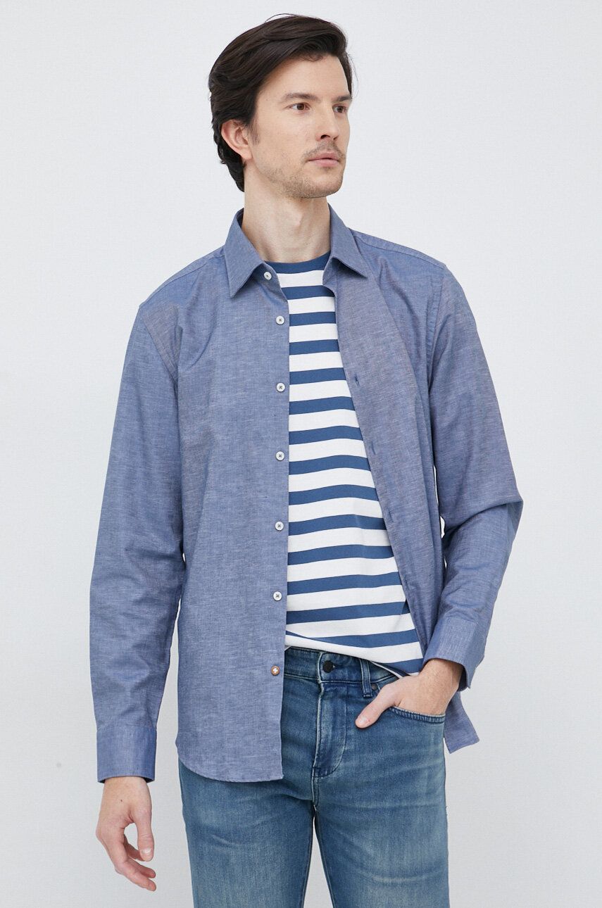 Košile s příměsí lnu BOSS tmavomodrá barva, regular, s klasickým límcem - námořnická modř -  66