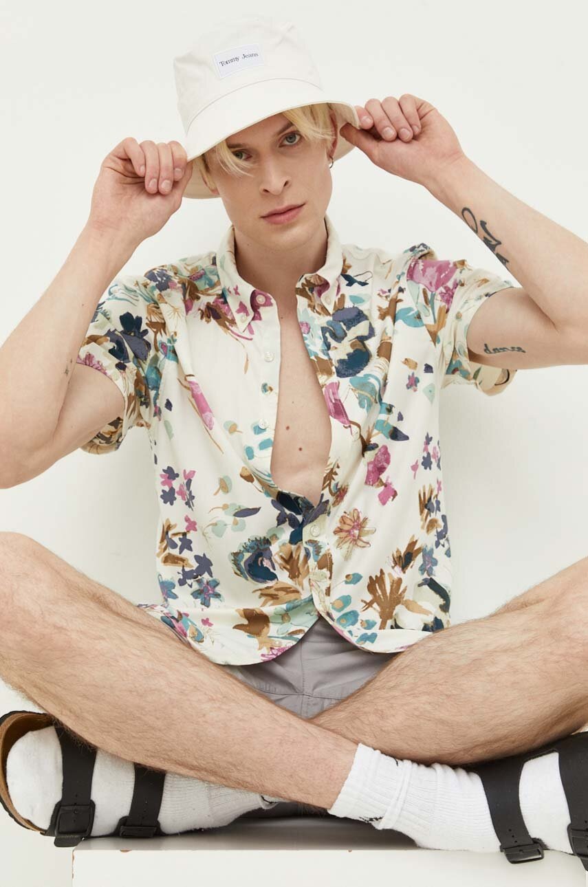 

Риза Abercrombie & Fitch мъжка в бяло със стандартна кройка с яка с копче, Бял
