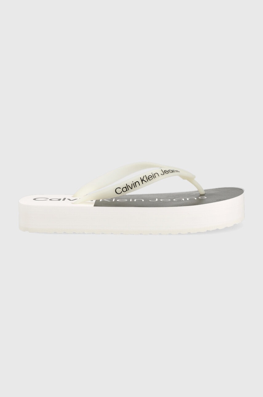 

Джапанки Calvin Klein Jeans BEACH SANDAL FLATFORM в бяло с равна подметка YW0YW00716, Бял