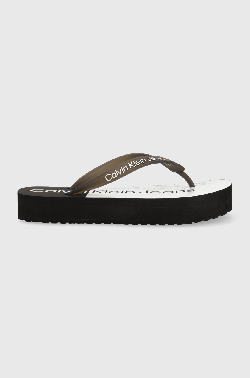 

Джапанки Calvin Klein Jeans BEACH SANDAL FLATFORM в черно с равна подметка YW0YW00716, Черен