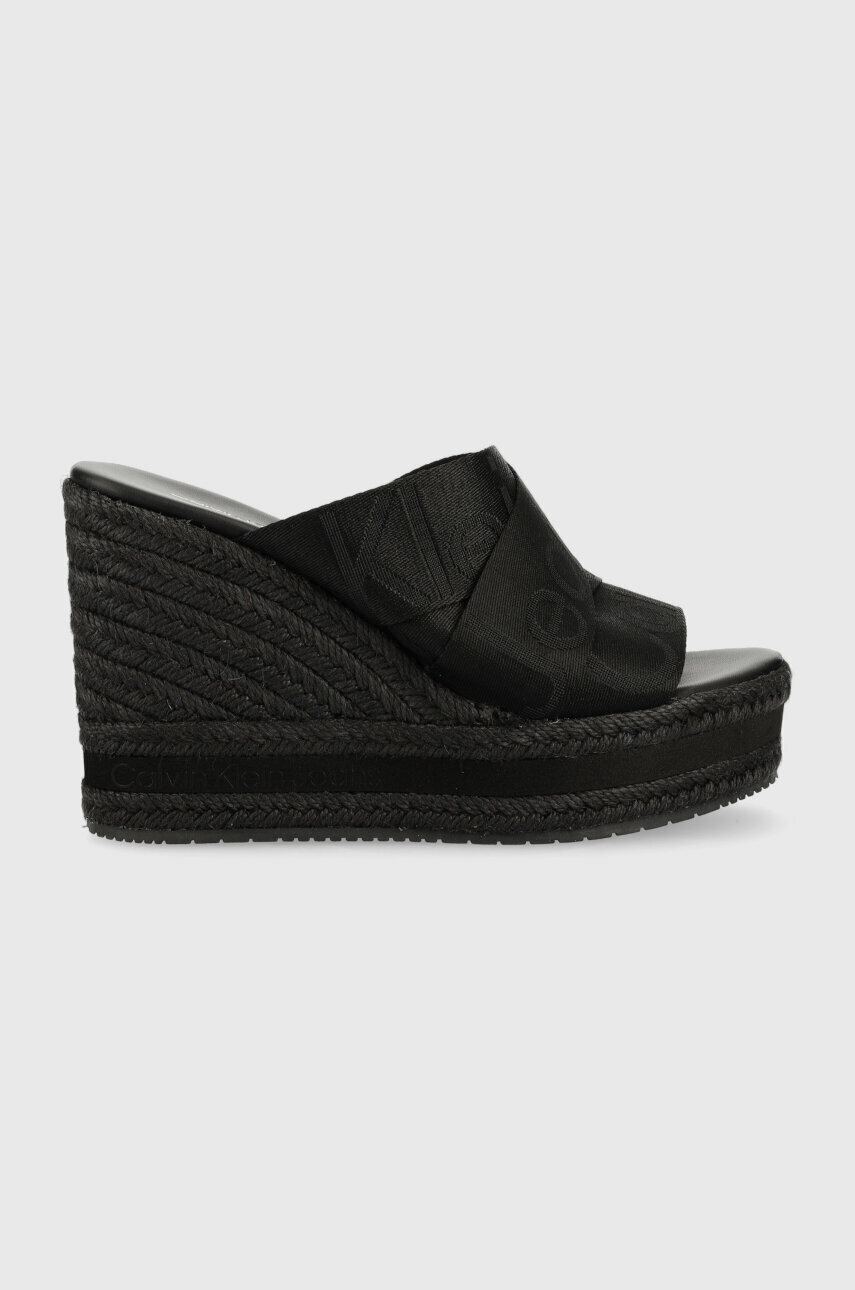

Чехли Calvin Klein Jeans WEDGE SANDAL WEBBING в черно със скосена платформа YW0YW00961, Черен