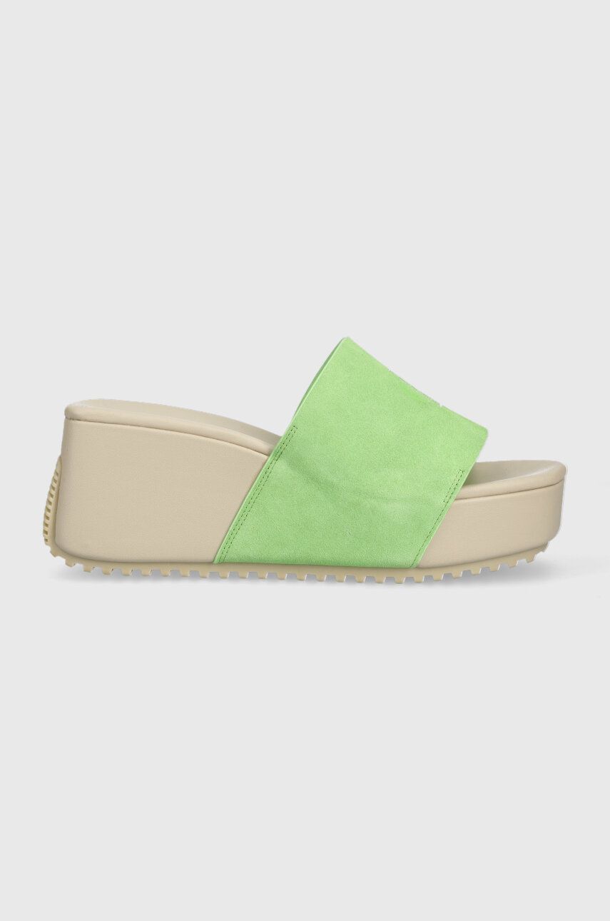 E-shop Semišové pantofle Calvin Klein Jeans WEDGE BLOCK SANDAL SU CON dámské, zelená barva, na klínku, YW0YW01015