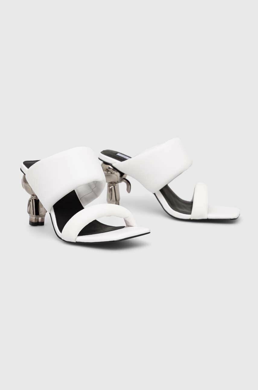 

Кожаные шлепанцы Karl Lagerfeld IKON HEEL женские цвет белый каблук кирпичик KL39005